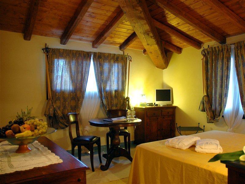 Su Lithu Hotel Bitti